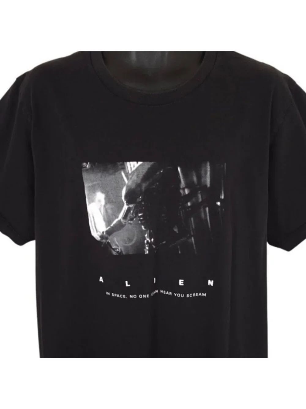 Alien Movie T Shirt Mens Size 2XL Black In Space No One Can Hear You Scream